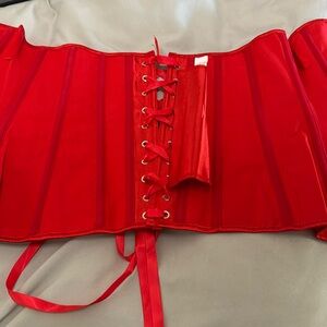 New corset red top. Size XL.